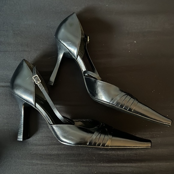 4/$20 Black Aldo pointed shoes with cross strap size 40 - Picture 3 of 6